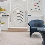 Your House 1 בית הארחה